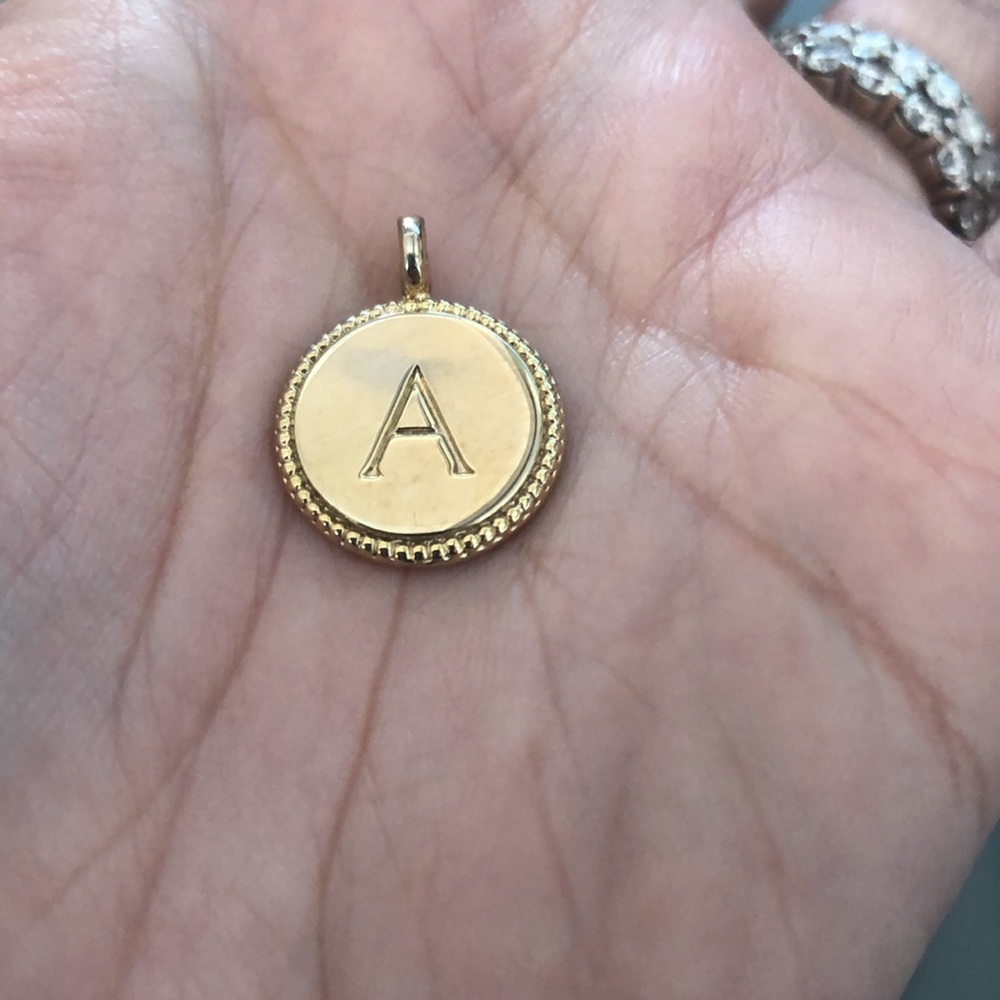 Amelia Rose "A" ROUND CHARM GOLD - Picture 3 of 6